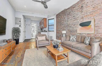 380 E 10th St, Unit 5 in New York, NY - Building Photo - Building Photo