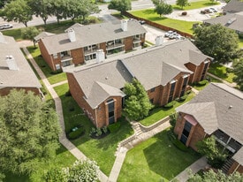 Summit Point in Mesquite, TX - Building Photo