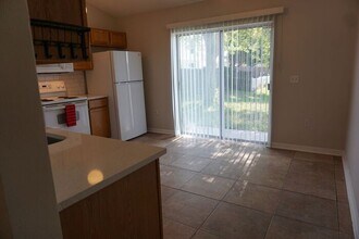 6682 Gentle Oaks Dr E in Jacksonville, FL - Building Photo - Building Photo