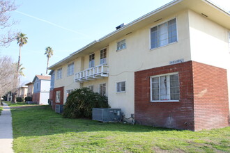 205-209 Sonora Dr in San Bernardino, CA - Building Photo - Building Photo