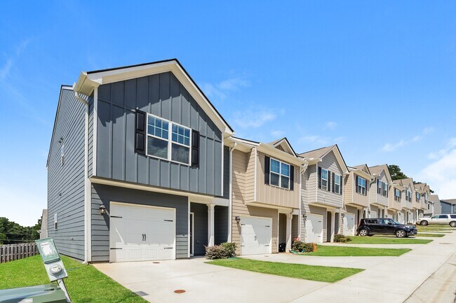 517 Highwood Ln in East Point, GA - Building Photo - Building Photo