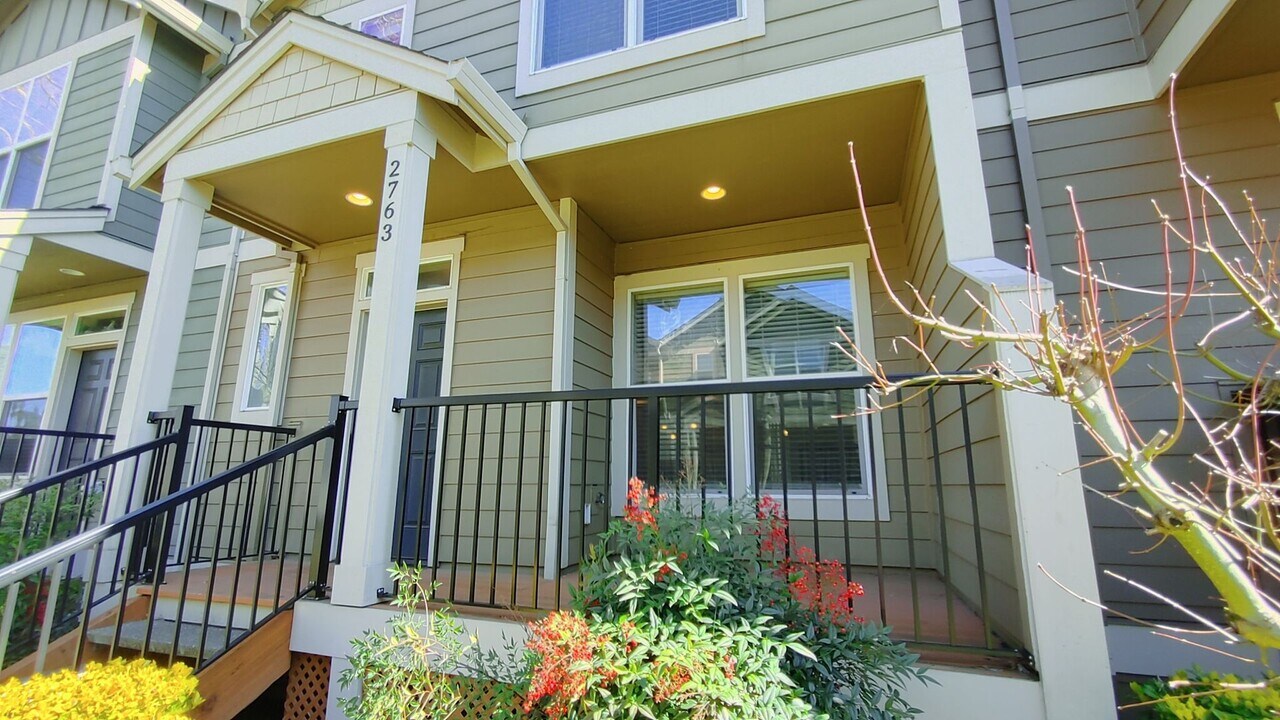 2763 SE Irwin Ct in Hillsboro, OR - Building Photo