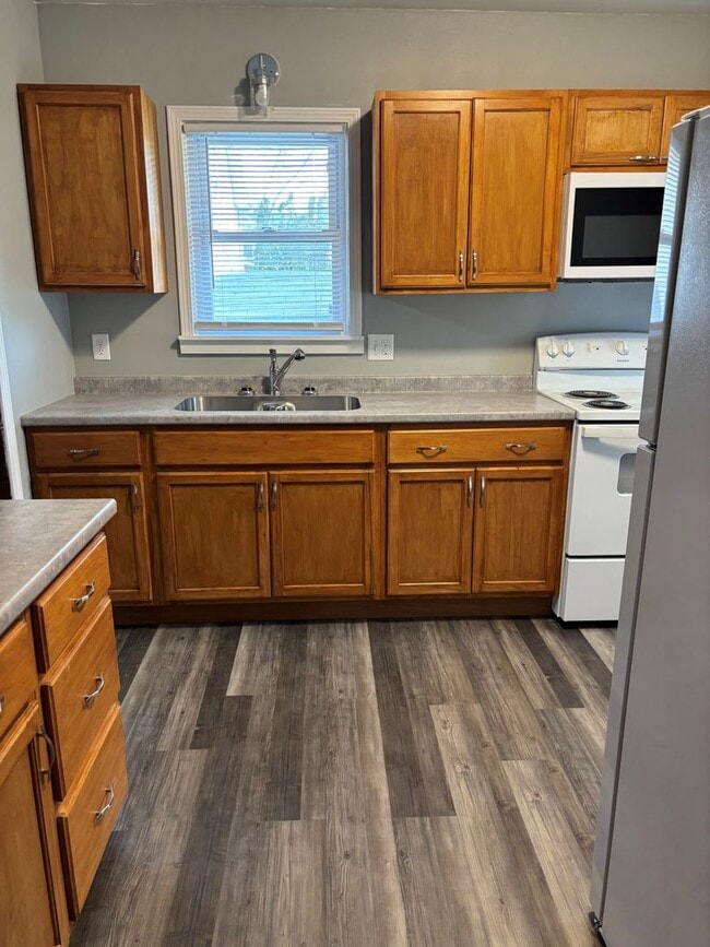 1033 W 6th St in Waterloo, IA - Building Photo - Building Photo