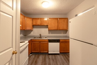 Avon Crossings Apartments in Durham, NC - Building Photo - Interior Photo