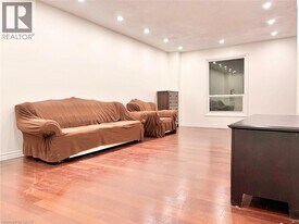 433 Keats Way in Waterloo, ON - Building Photo