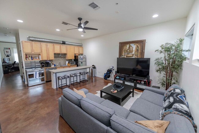2931 E 12th St in Austin, TX - Building Photo - Building Photo