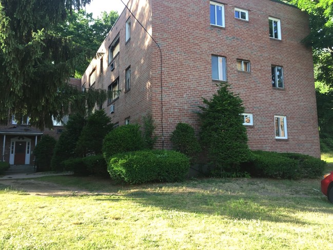 Bell Court Condos in East Hartford, CT - Building Photo - Building Photo