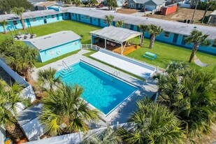 618 Evergreen St in Panama City Beach, FL - Building Photo