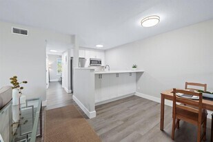 7801 Shoal Creek Blvd in Austin, TX - Building Photo
