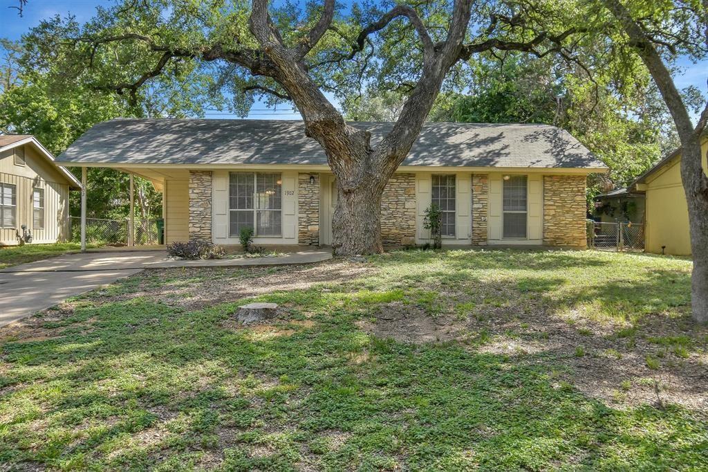 1902 Fair Oaks Dr in Austin, TX - Building Photo