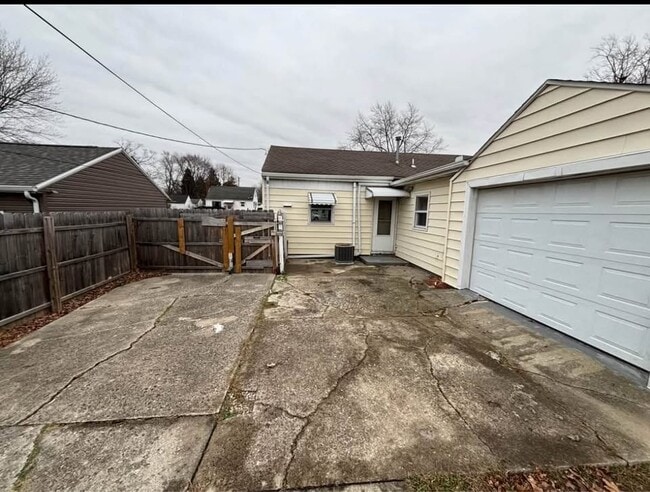 706 Saratoga Ave in Lima, OH - Foto de edificio - Building Photo