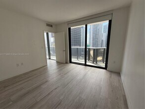55 SW 9th St, Unit #1803 in Miami, FL - Foto de edificio - Building Photo