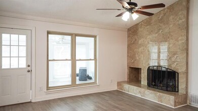 5205 Shoregate Dr in Garland, TX - Building Photo - Building Photo