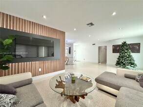 30 NE 125th St in North Miami, FL - Building Photo - Building Photo