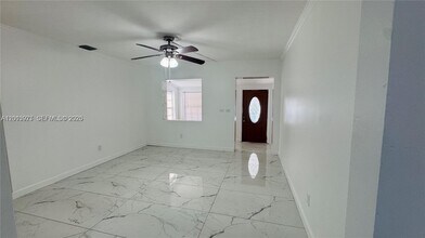 2731 NW 100th St in Miami, FL - Building Photo - Building Photo