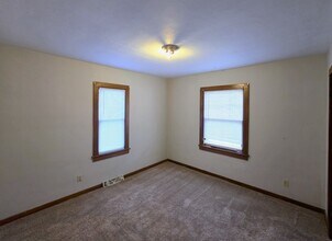 1530 W Iles Ave in Springfield, IL - Building Photo - Building Photo