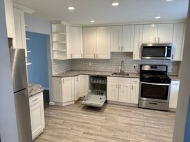 804 hidden village dr in Perth Amboy, NJ - Building Photo