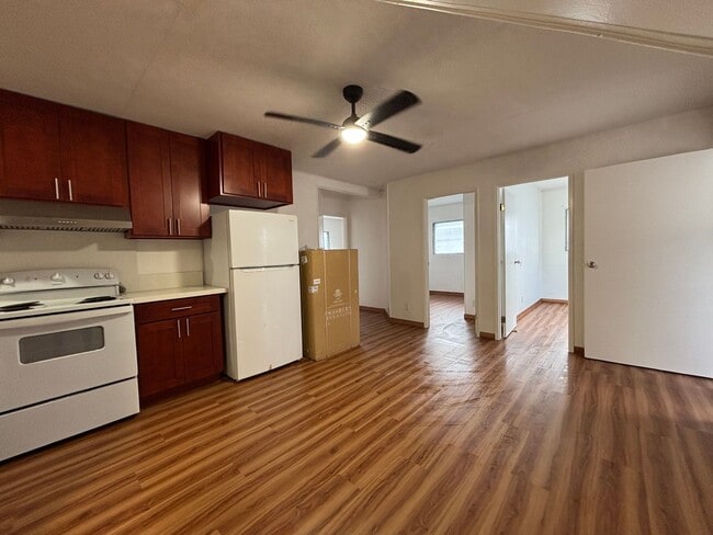 2429 N School St in Honolulu, HI - Building Photo - Building Photo