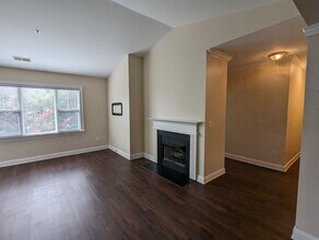 5609 Fairview Rd, Unit Condo in Charlotte, NC - Building Photo - Building Photo