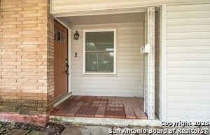 526 Schmeltzer Ln in San Antonio, TX - Building Photo - Building Photo