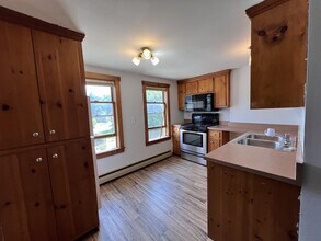 466 - 114 VT Route, Unit B in East Burke, VT - Building Photo - Building Photo