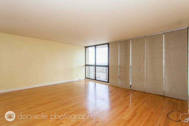 property at 1540 N La Salle Dr
