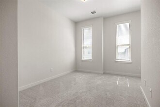 2500 Forest Creek Dr in Round Rock, TX - Building Photo - Building Photo