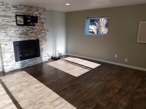 8609 Warren Dr NW, Unit Lower in Gig Harbor, WA - Building Photo - Building Photo