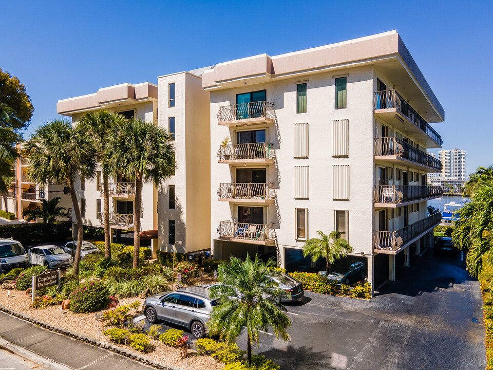 Twin Towers of Hollywood in Hallandale Beach, FL - Building Photo