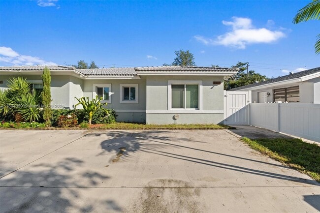 property at 6035 SW 40th Ct