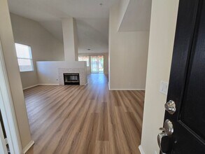 42534 Coronet Ct in Lancaster, CA - Foto de edificio - Building Photo