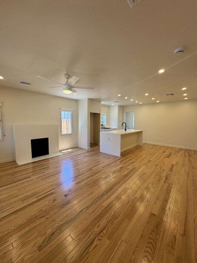 property at 1223 E Hubbell St