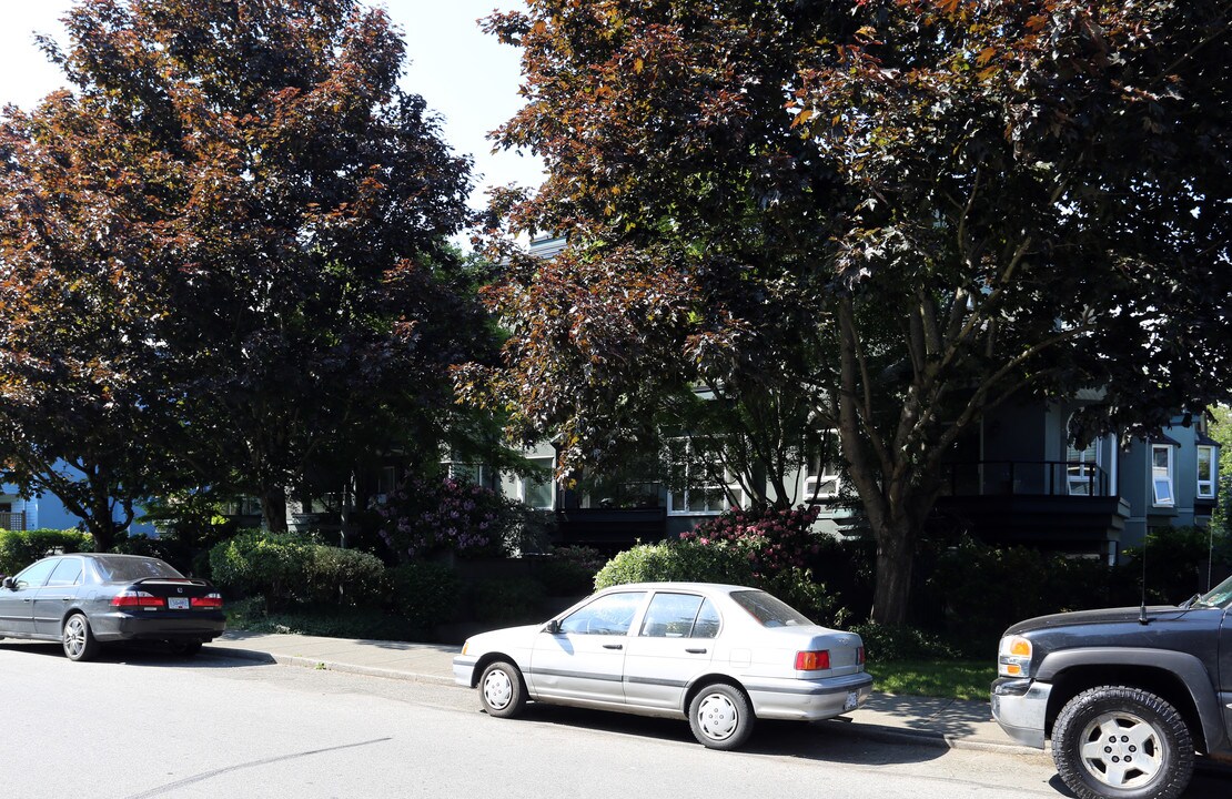 Windgate Beahside in Vancouver, BC - Building Photo