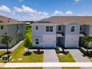 630 SE Lk Fls St in Port St. Lucie, FL - Building Photo - Building Photo