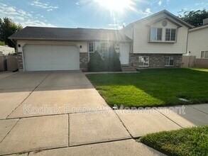 1998 N 950 W in Clinton, UT - Building Photo - Building Photo