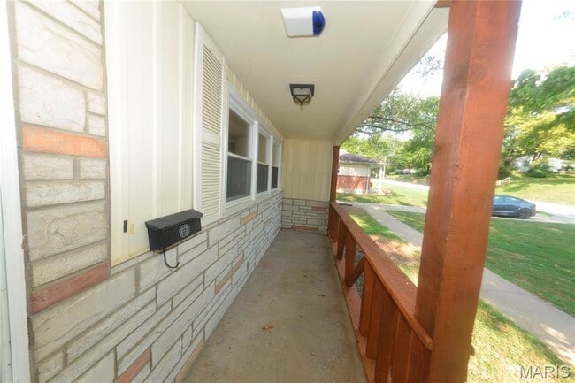 1005 Hawthorn Ave in St. Charles, MO - Building Photo - Building Photo