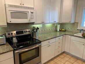 436 Poincianna Dr in Sarasota, FL - Building Photo - Building Photo