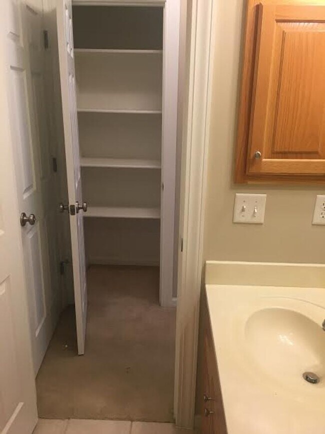 6331 Lakeside Ln in Lawrence, KS - Building Photo - Building Photo