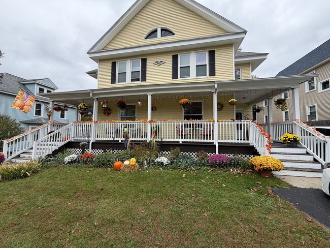 37-37 Stratford Ave