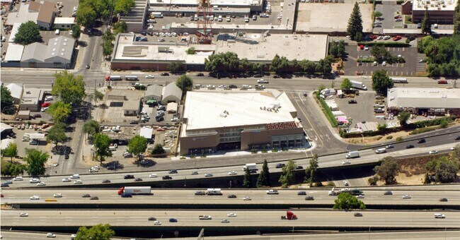401 Broadway St in Sacramento, CA - Foto de edificio - Primary Photo