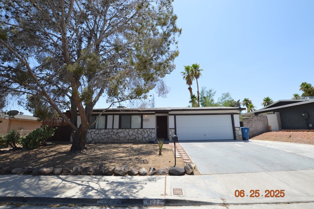 4277 Ridgeview Dr in Las Vegas, NV - Building Photo