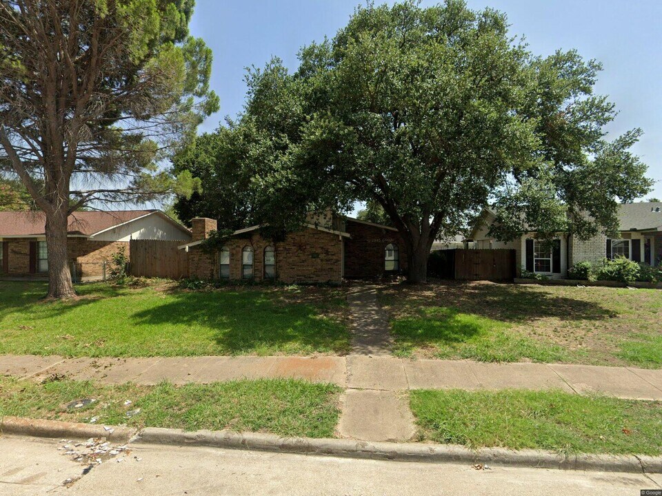 1220 Warwick St in Mesquite, TX - Building Photo