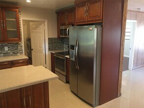 720 N 66 Terrace in Hollywood, FL - Foto de edificio - Building Photo
