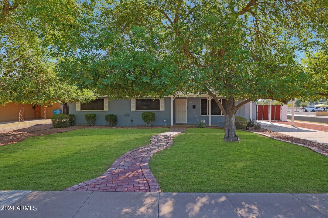 7225 N 19th Dr in Phoenix, AZ - Building Photo