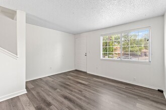 1975 Akron St in Aurora, CO - Building Photo - Building Photo