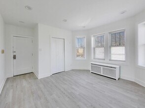 7425 N Campbell Ave in Chicago, IL - Building Photo - Building Photo