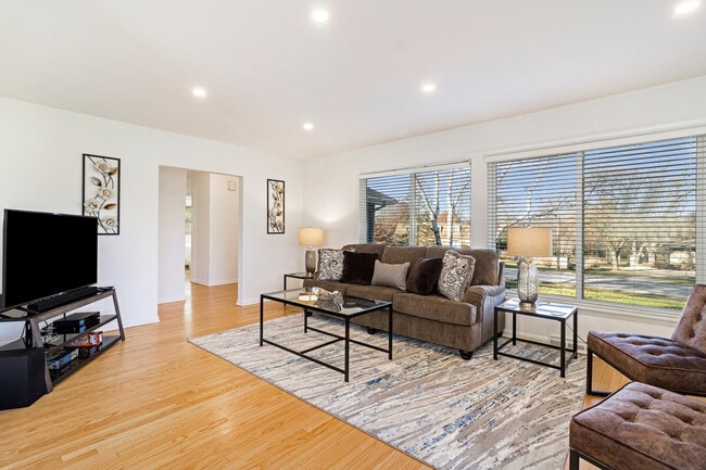 1542 Orchard Rd