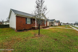 585 Tecumseh Dr in Shepherdsville, KY - Building Photo - Building Photo