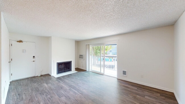 521 Alameda del Prado in Novato, CA - Building Photo - Building Photo