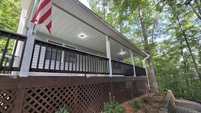370 Garland Ashe Rd in Cullowhee, NC - Building Photo - Building Photo